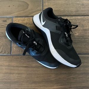 Women’s Nike’s Size 9